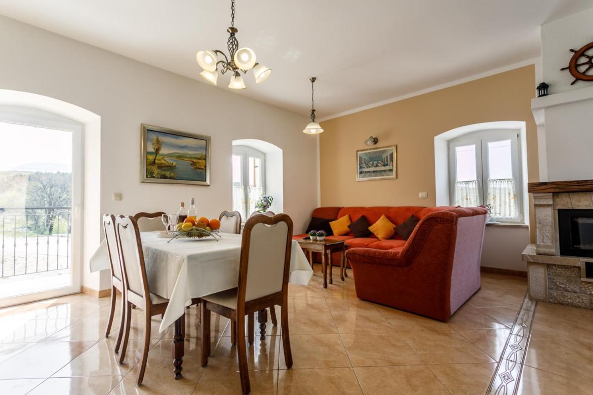 Villa Jozini dvori - Housity