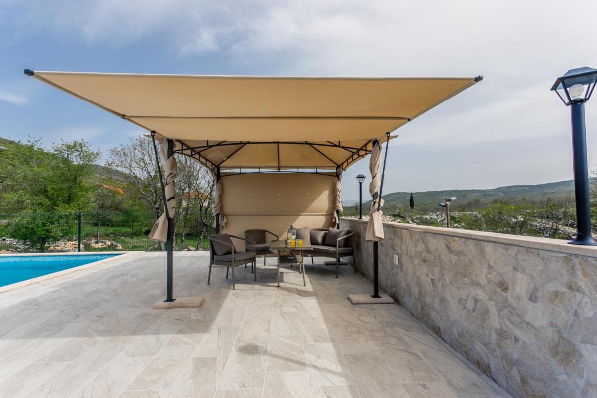 Villa Jozini dvori - Housity