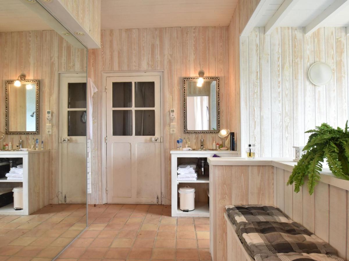 Mansion in Charrin by Loire with Pool - Housity