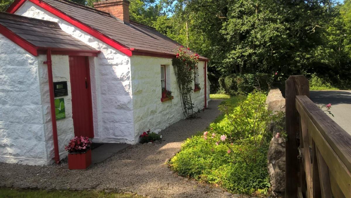 Railway Crossing Cottage - Housity