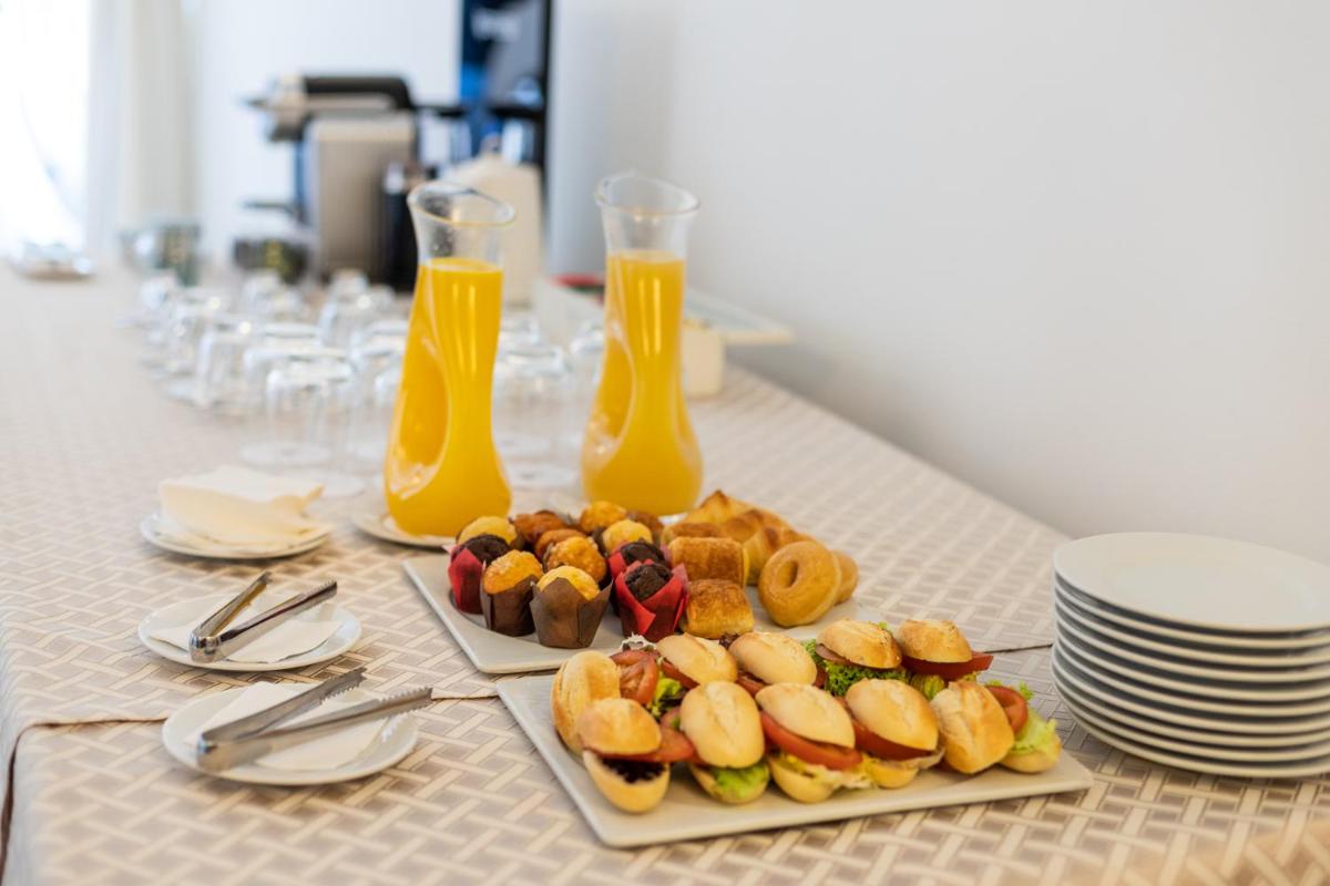 Comida en o cerca de este resort