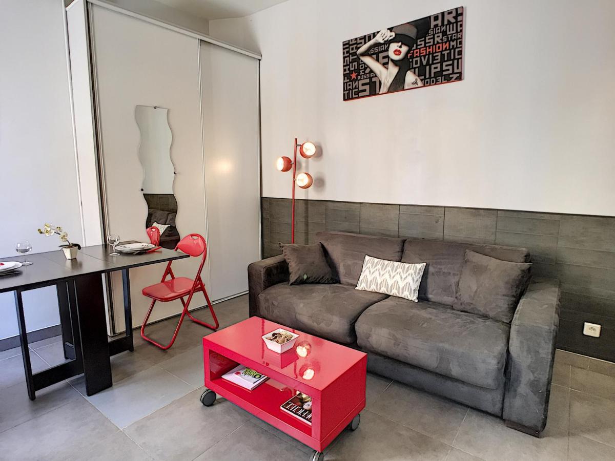 Nestor&Jeeves - RED TOUCH - Central - Close sea - Housity