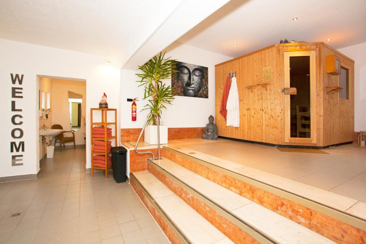 Hotel Waldesruh - Housity