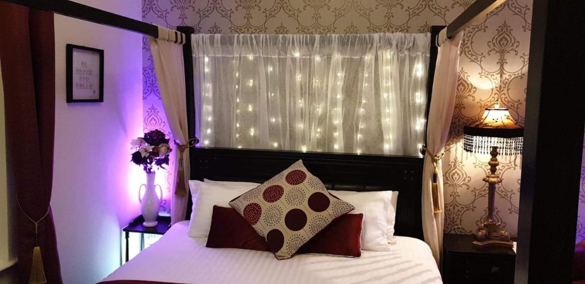Fox & Hound Hotel - Housity