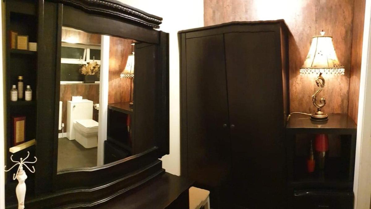 Fox & Hound Hotel - Housity
