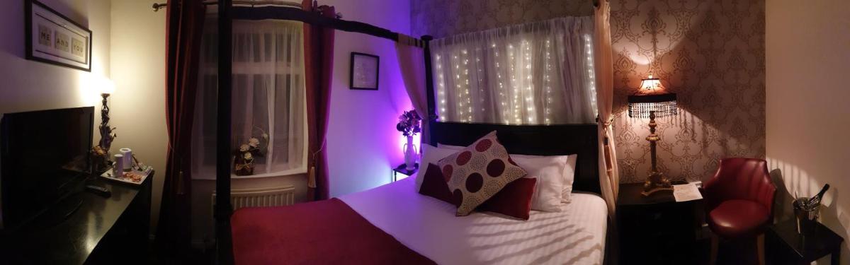 Fox & Hound Hotel - Housity
