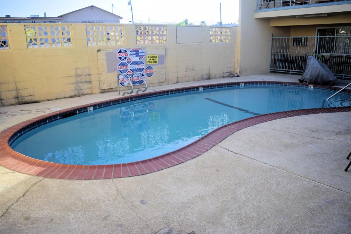 Western Inn & Suites - Housity