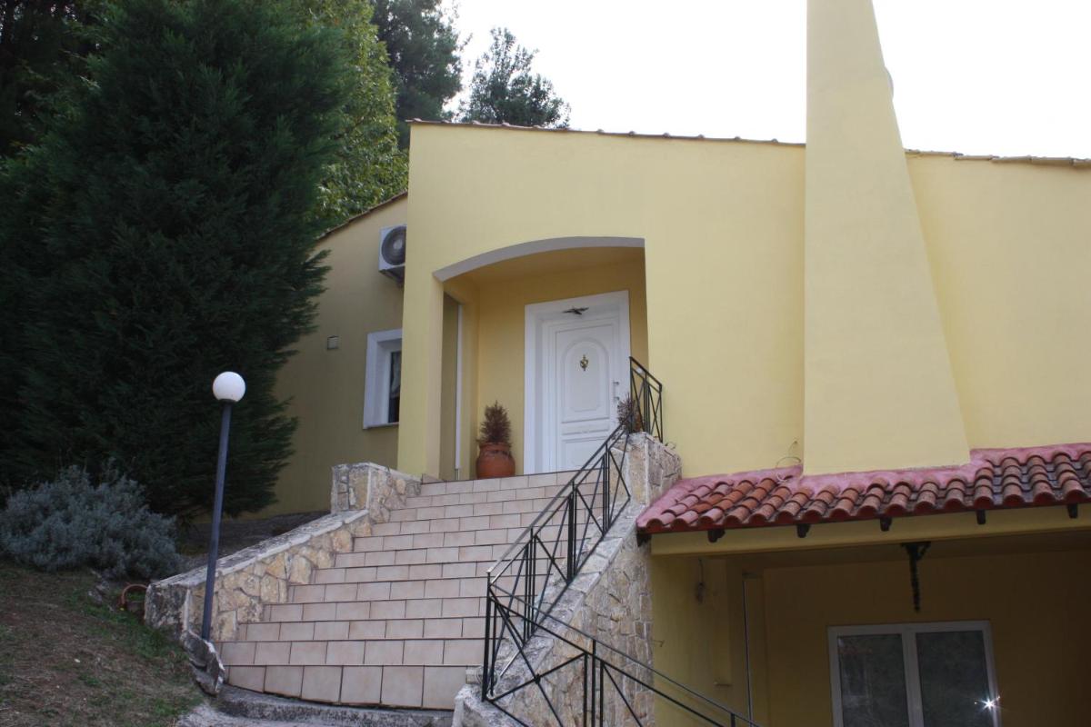 Six Steps From The Forest - Housity