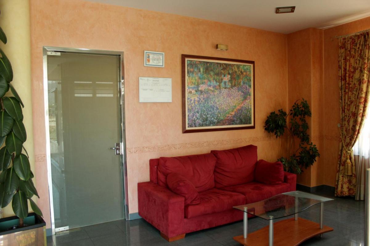 Hostal Tio Pepe II - Housity