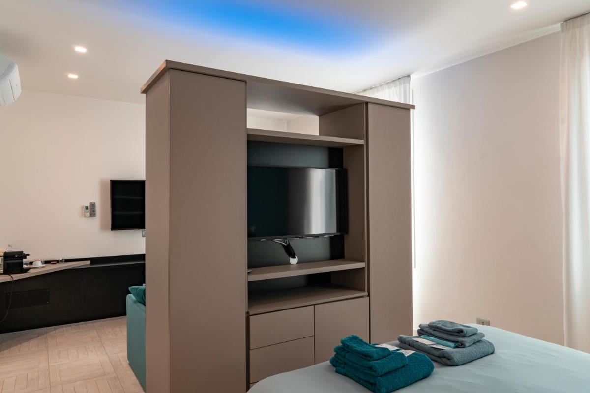 Alla Riva - Housity