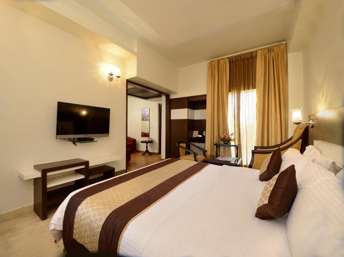 Hotel Taj Resorts - Housity