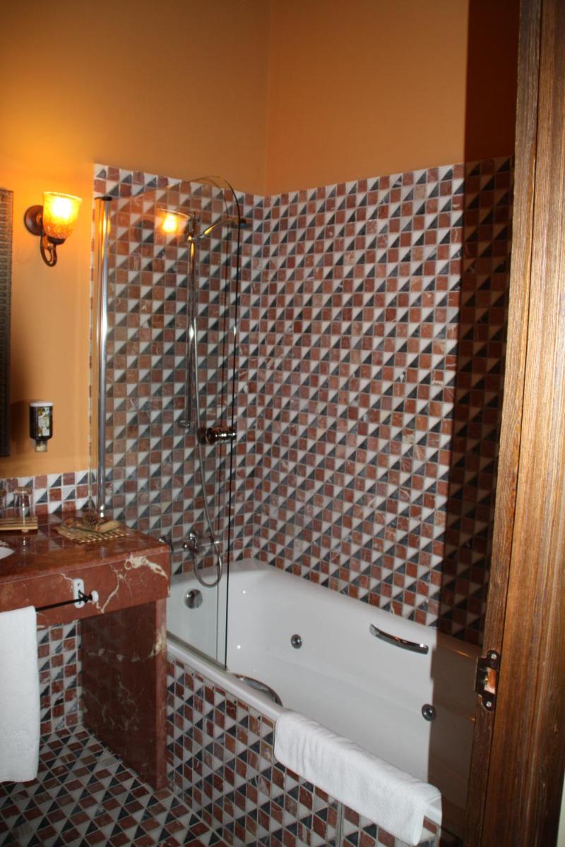 Un baño de Hotel Spa La Casa Del Convento