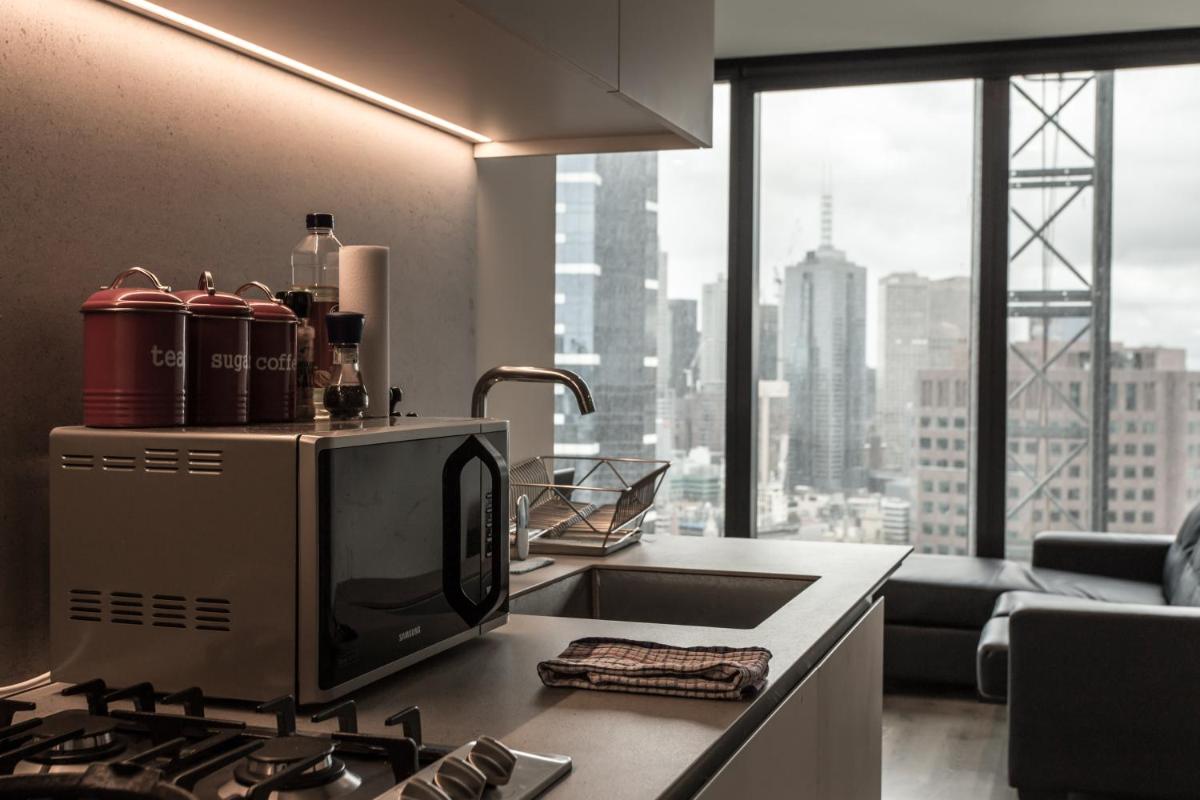 ReadySet Apartments on Southbank Boulevard - Housity