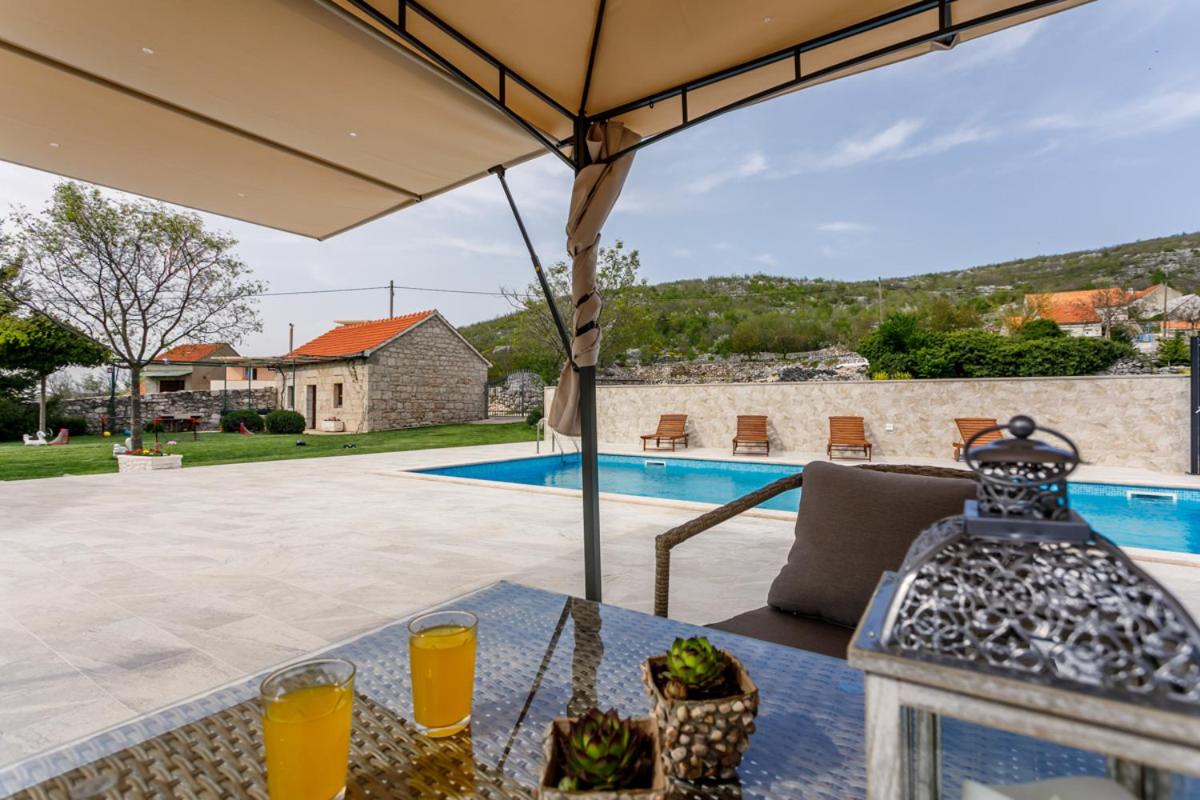 Villa Jozini dvori - Housity