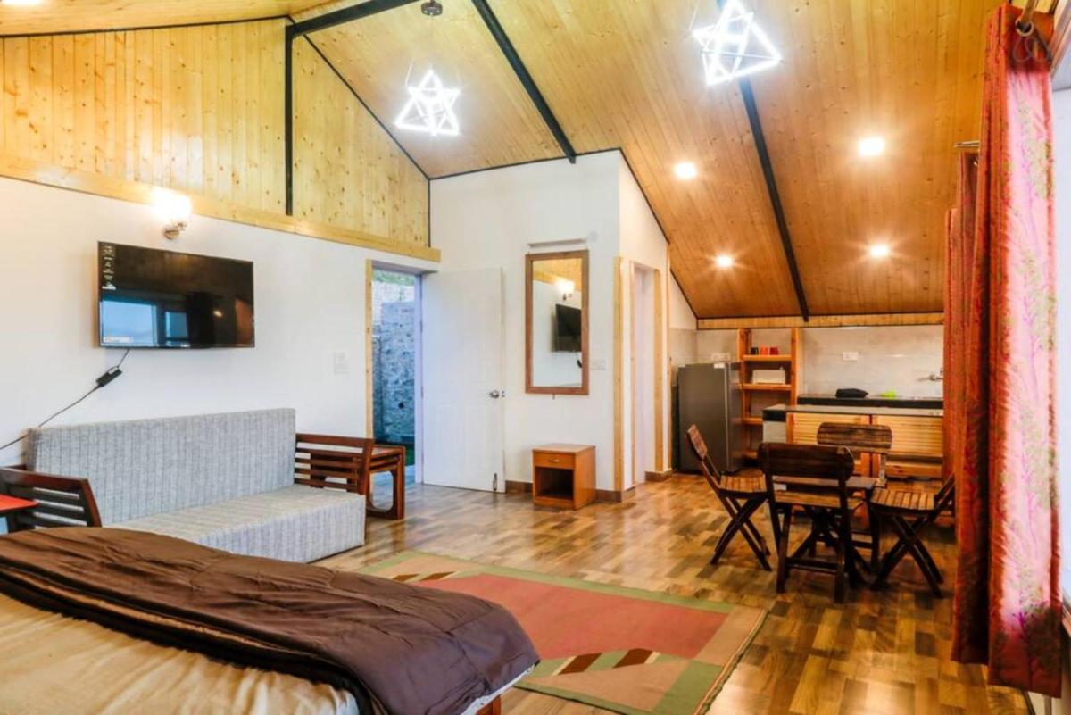 Suitetrails - Rose Cottage at Mashobra's Private Heritage by Roamhome