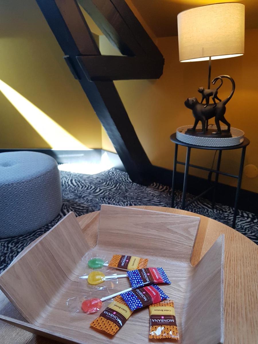 Coin salon dans l'établissement La villa 10 HÔTEL SPA