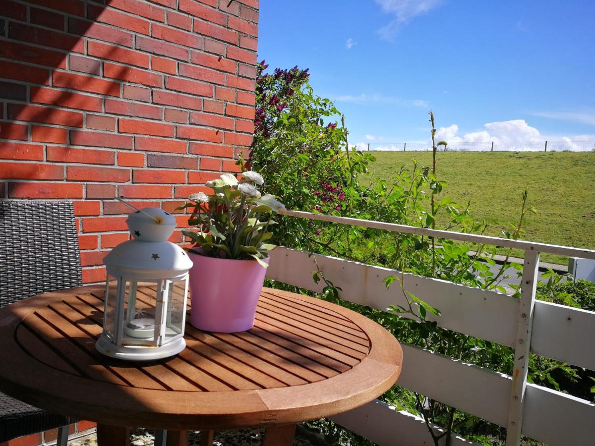 Ferienhaus Strandhus Juwel mit Blick auf dem Deich, Schafe zählen mal ganz anders - Housity