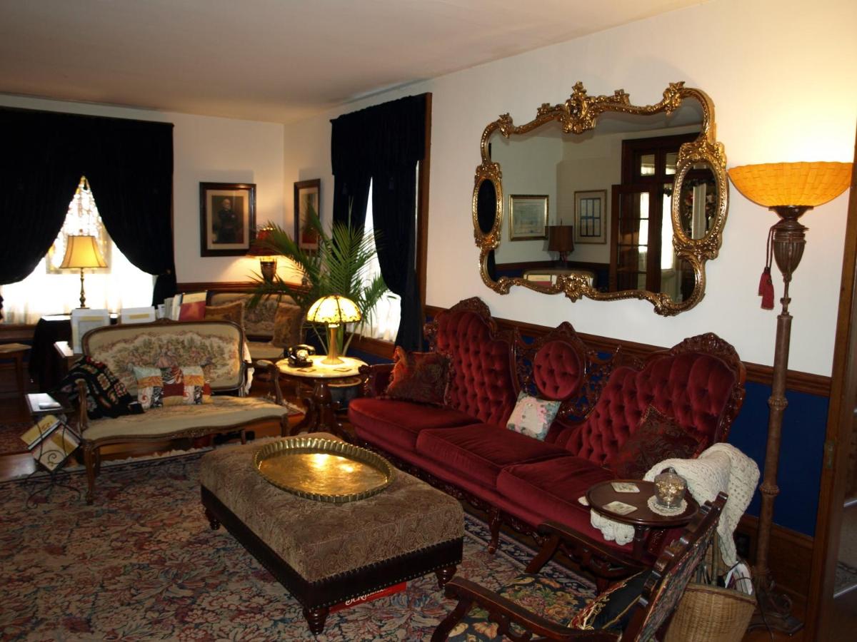 Manheim Manor Bed & Breakfast - Housity