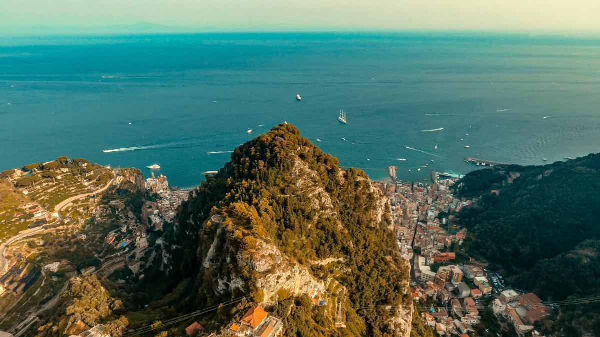 Admiring Amalfi - Housity