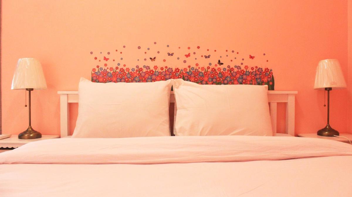 Modern 2BR Apartment at Newton Residence Bandung By Travelio - Housity