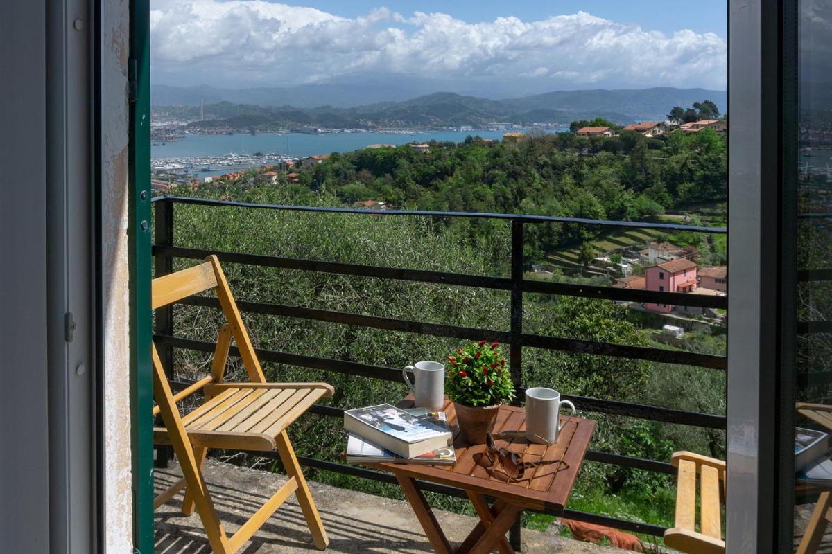 Gli ulivi sul Golfo e le 5 terre - Housity