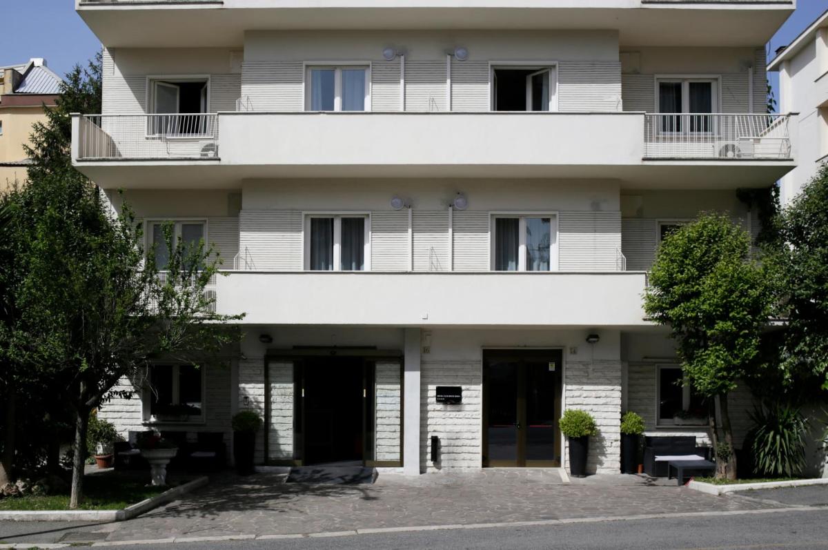 c-hotels Club House Roma - Housity
