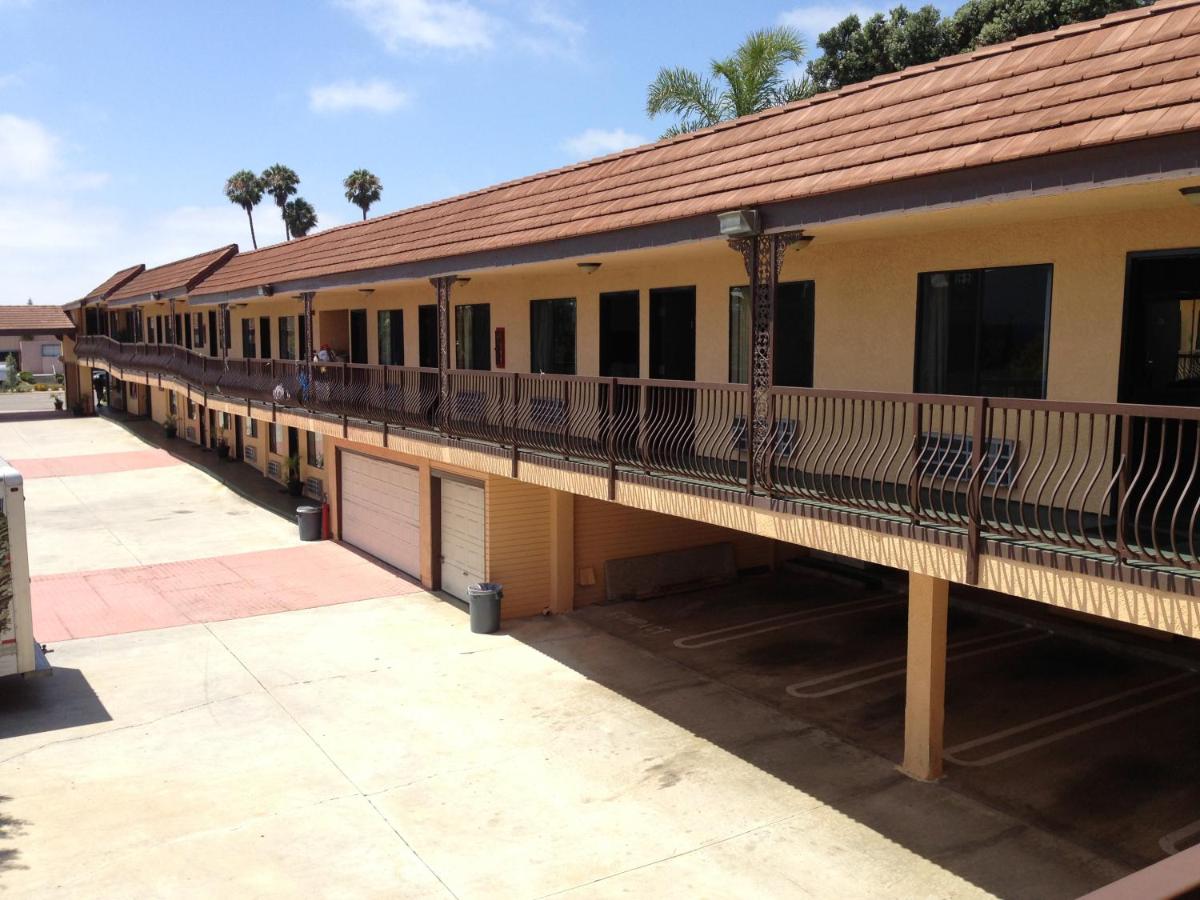 Del Amo Inn - Housity