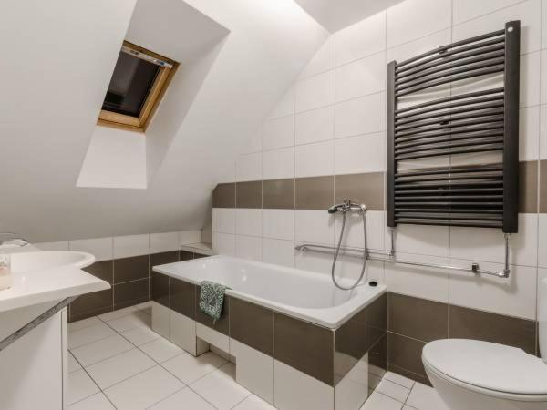 LOQUS Apartamenty Studia Pokoje - Housity