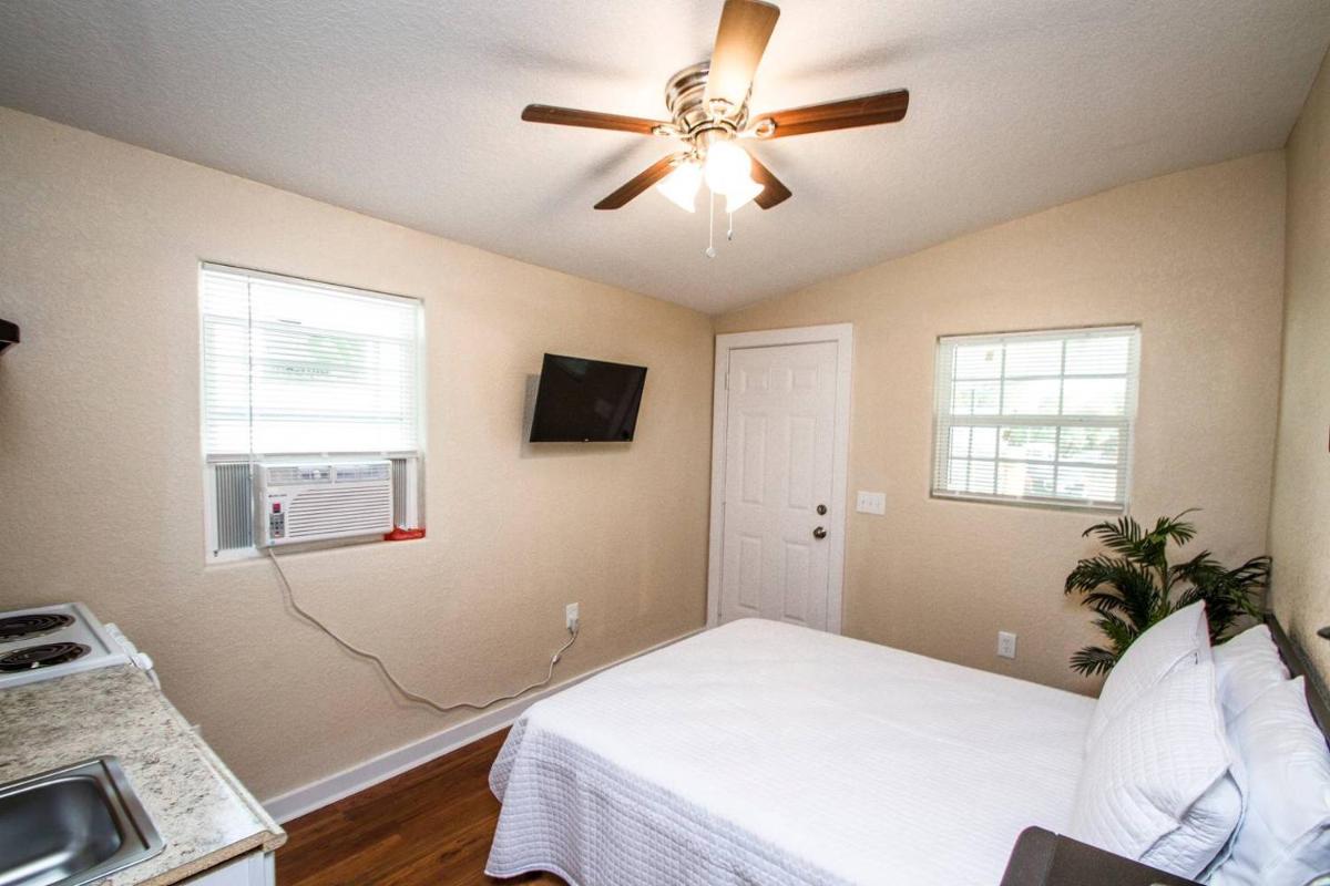 Remodeled Studio Near Downtown - Housity