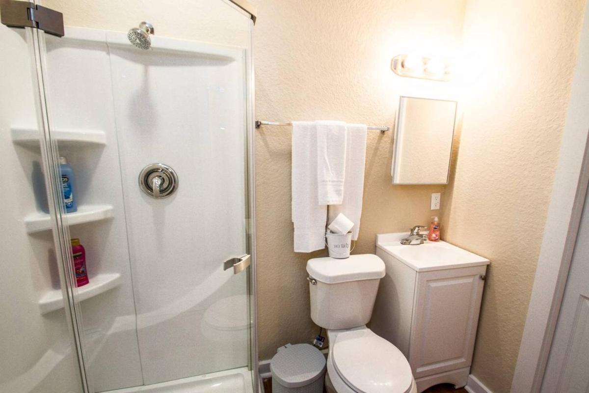 Remodeled Studio Near Downtown - Housity