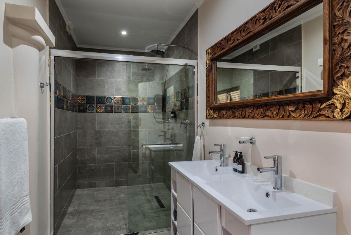 Valley Villa - Housity
