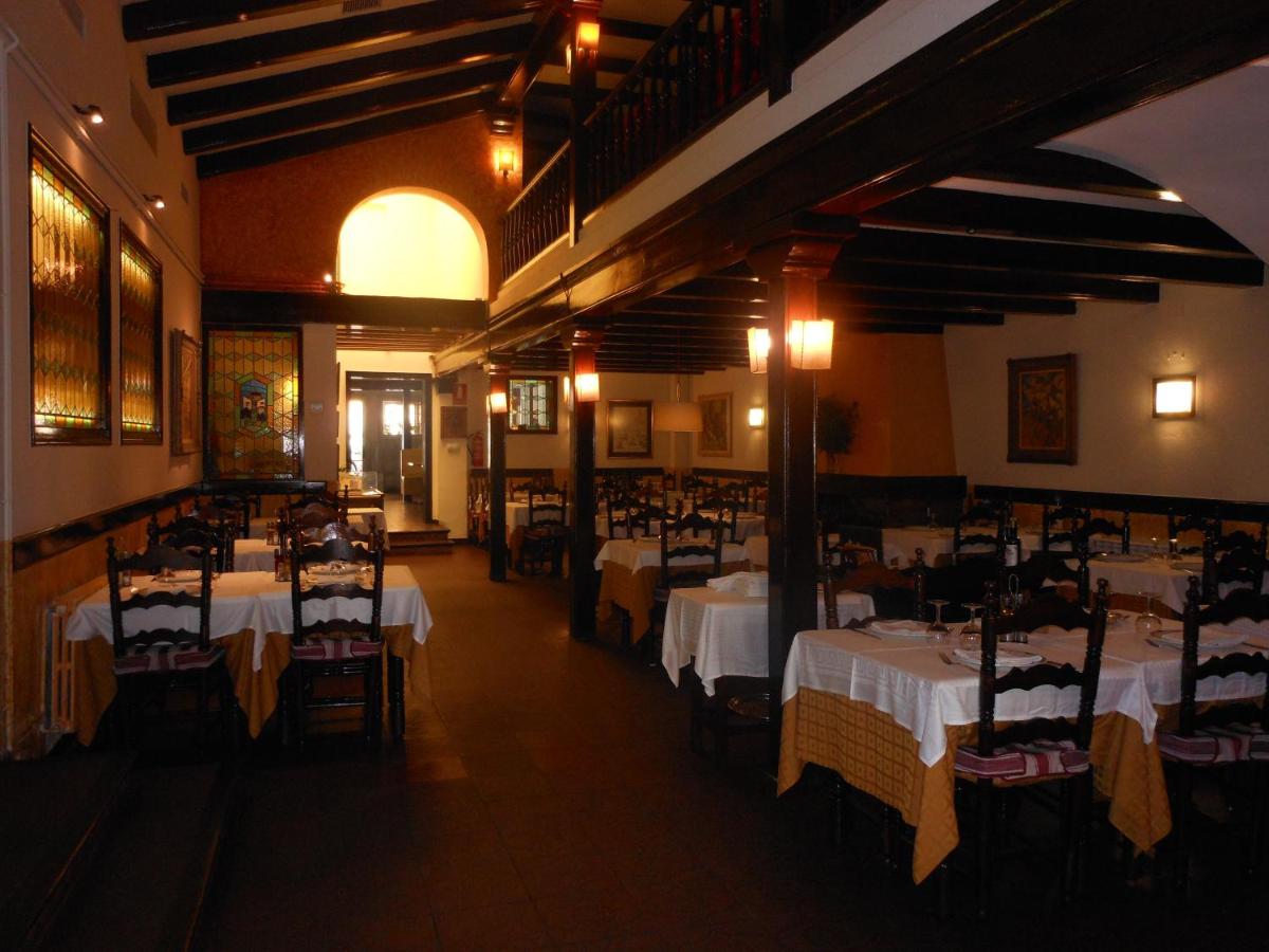 Hostal Can Pou - Housity
