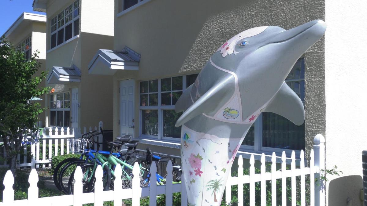 Barefoot Beach Resort - Housity