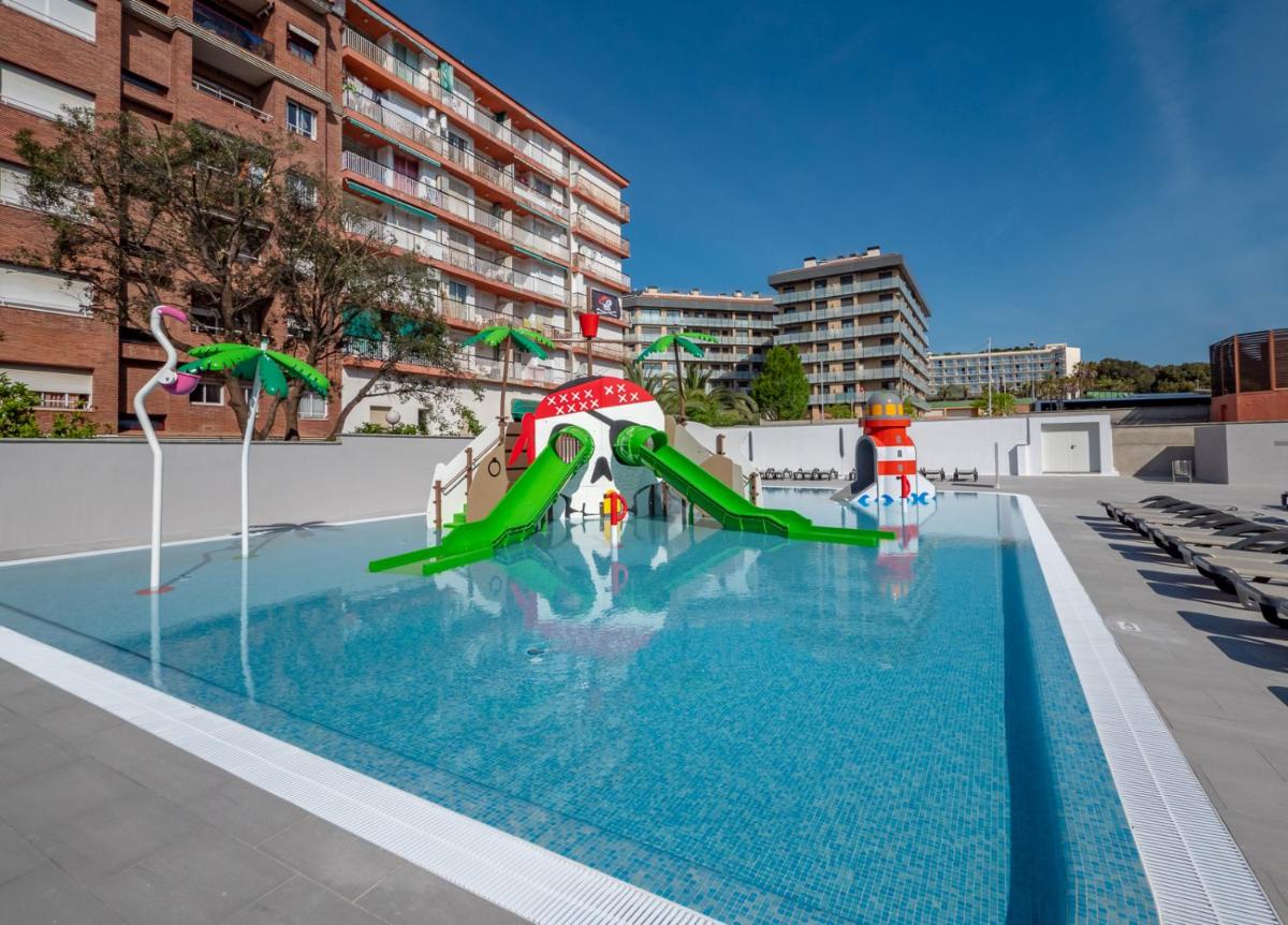 Piscina en o cerca de Fenals Garden