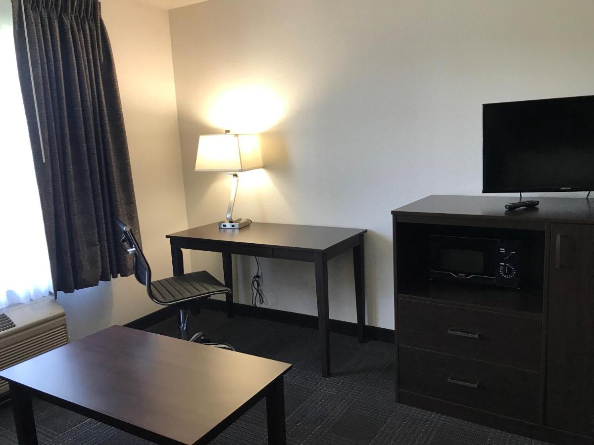 Days Inn & Suites by Wyndham Gresham - Housity