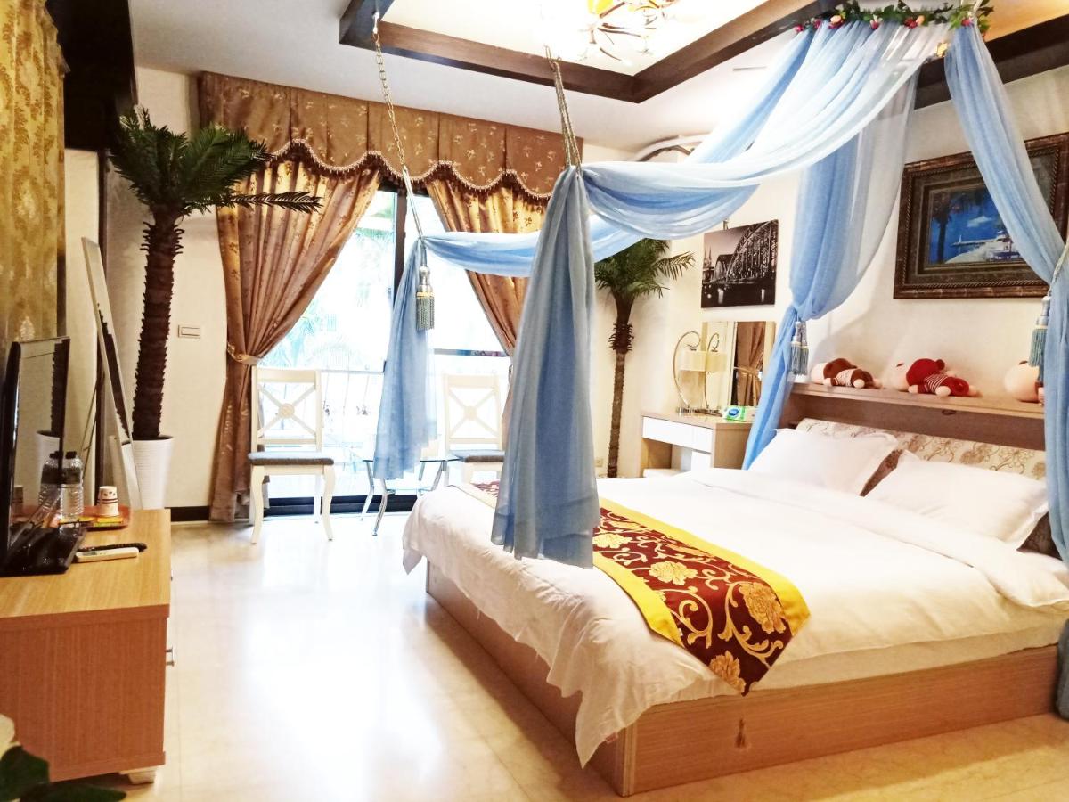 Sunny Castle - Housity