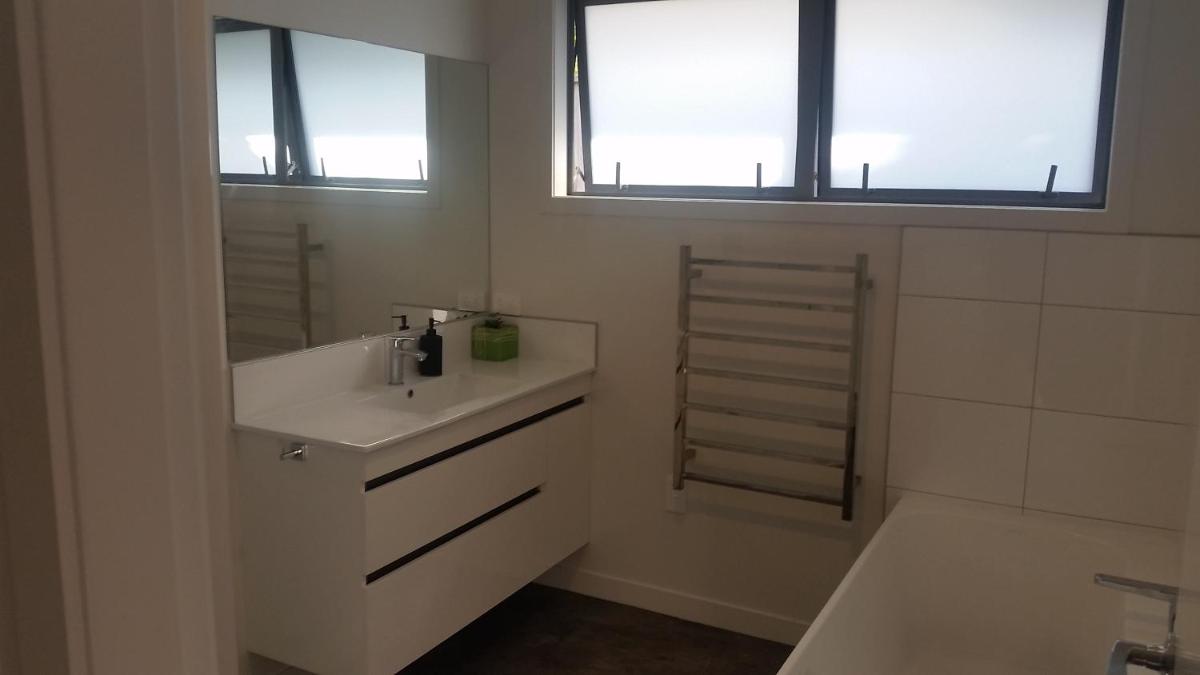Edgehill - semi self-contained eco friendly home - Housity