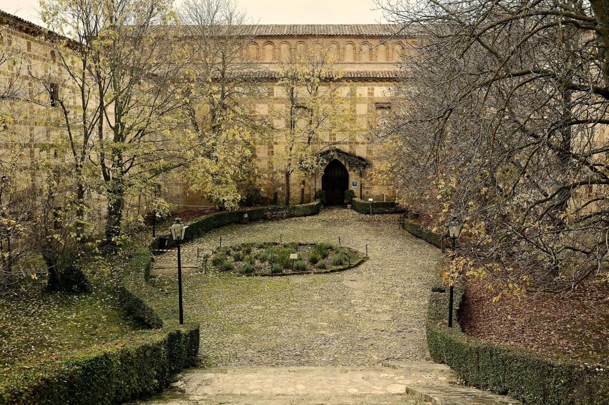 Jardín al aire libre en Monasterio De Piedra