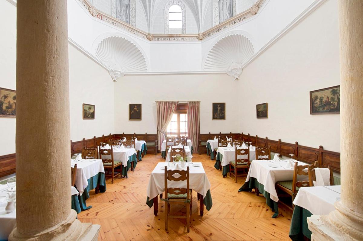 Un restaurante o sitio para comer en Monasterio De Piedra
