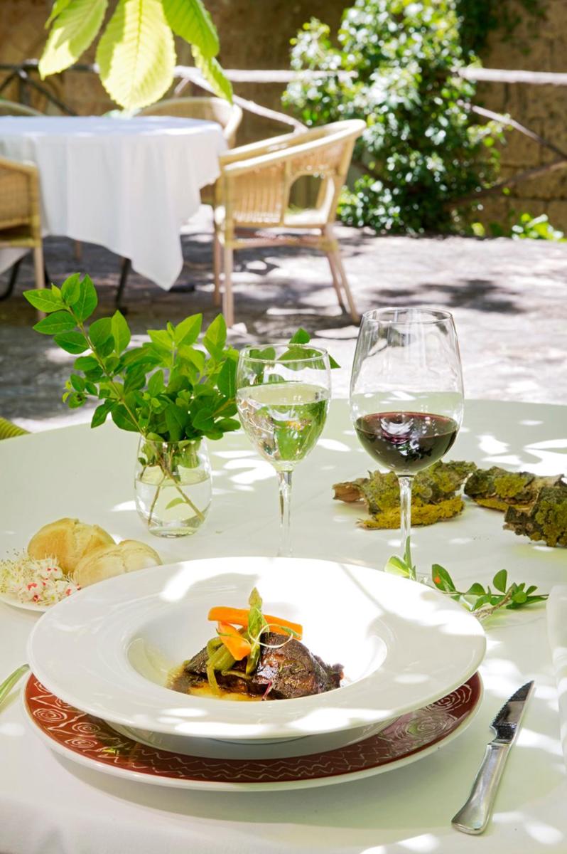 Comida en o cerca de este hotel