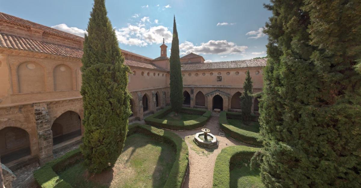 Jardín al aire libre en Monasterio De Piedra