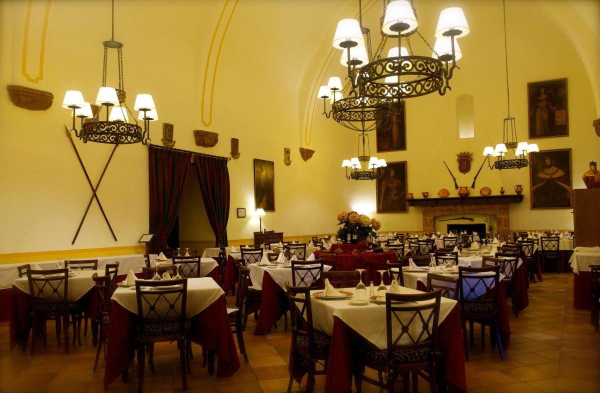 Un restaurante o sitio para comer en Monasterio De Piedra