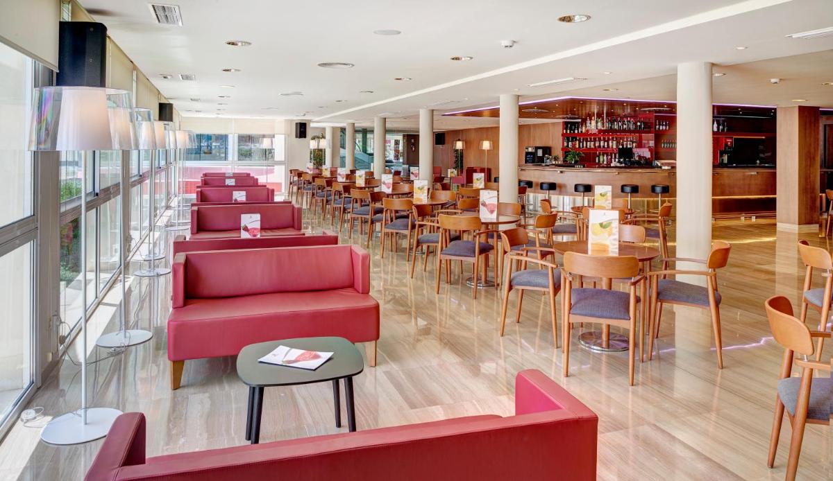 Un restaurante o sitio para comer en Hipotels Coma Gran