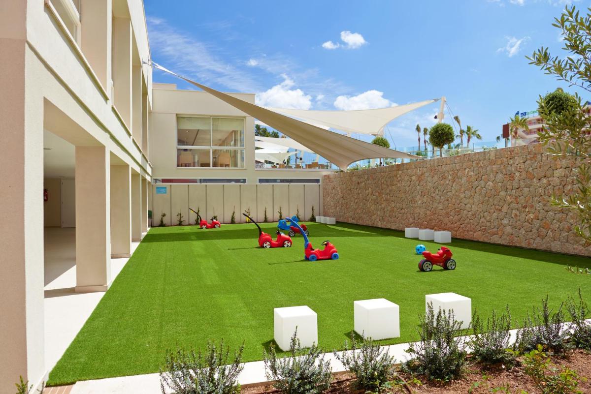 Jardín al aire libre en Hipotels Coma Gran