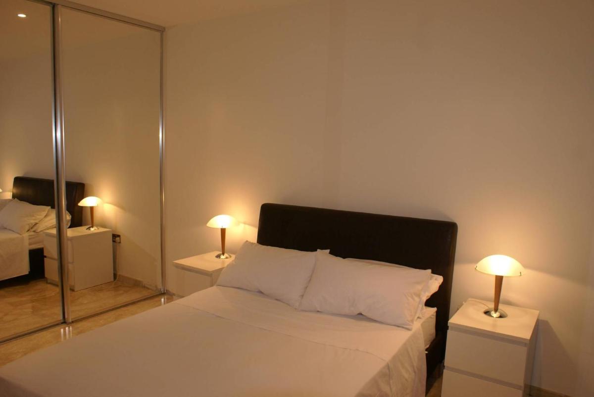 Amathusia beach apartment - Housity