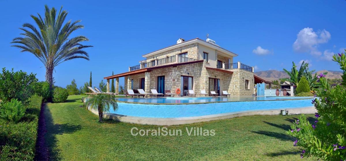 Amazing Luxury Villa, In Paphos, Extremely Large Pool. Jacuzzi, Gym, Games Room - Housity