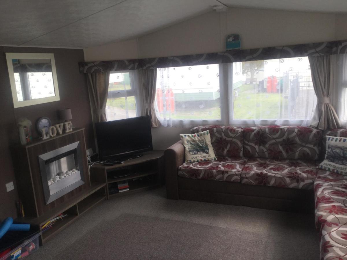 Sand le mere holiday village 8 Berth Caravan - Housity