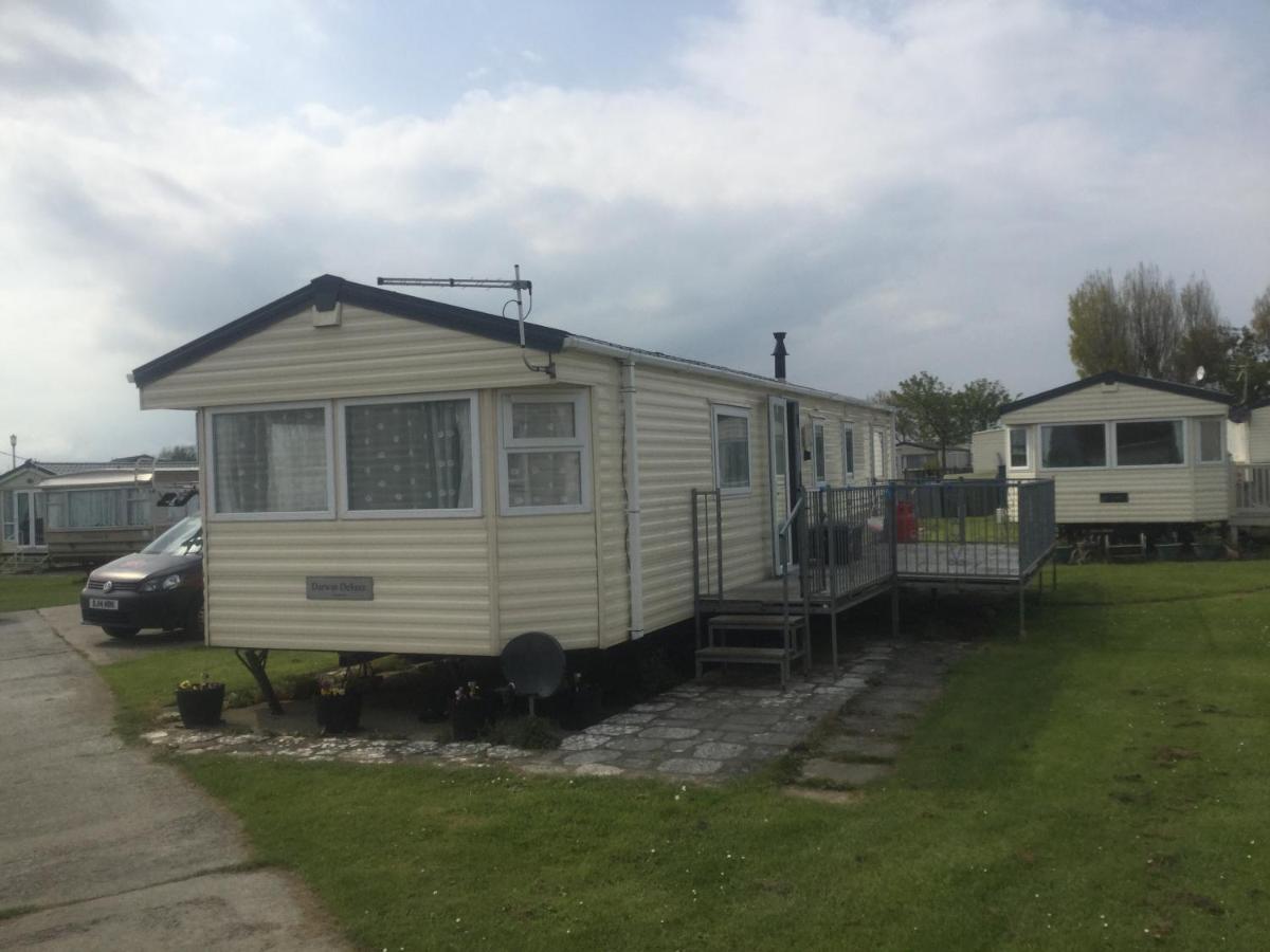 Sand le mere holiday village 8 Berth Caravan - Housity