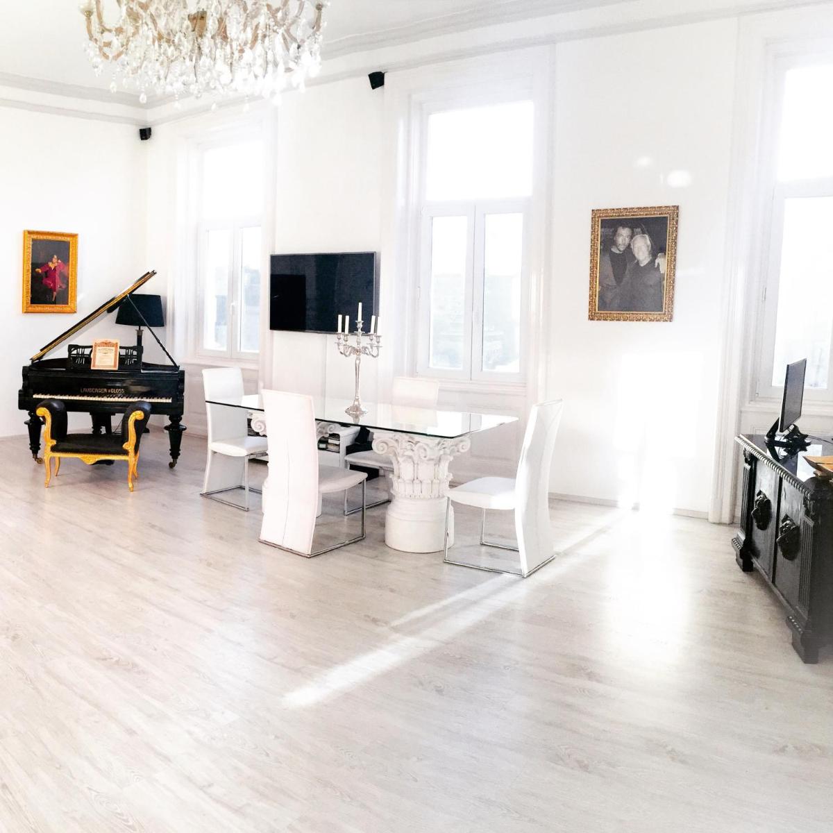 Budapest Eye Presidential with Jacuzzi & Sauna - Housity