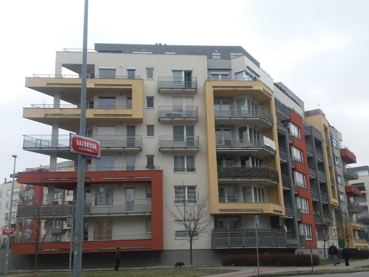 H+ Apartman Letiště Praha - Housity
